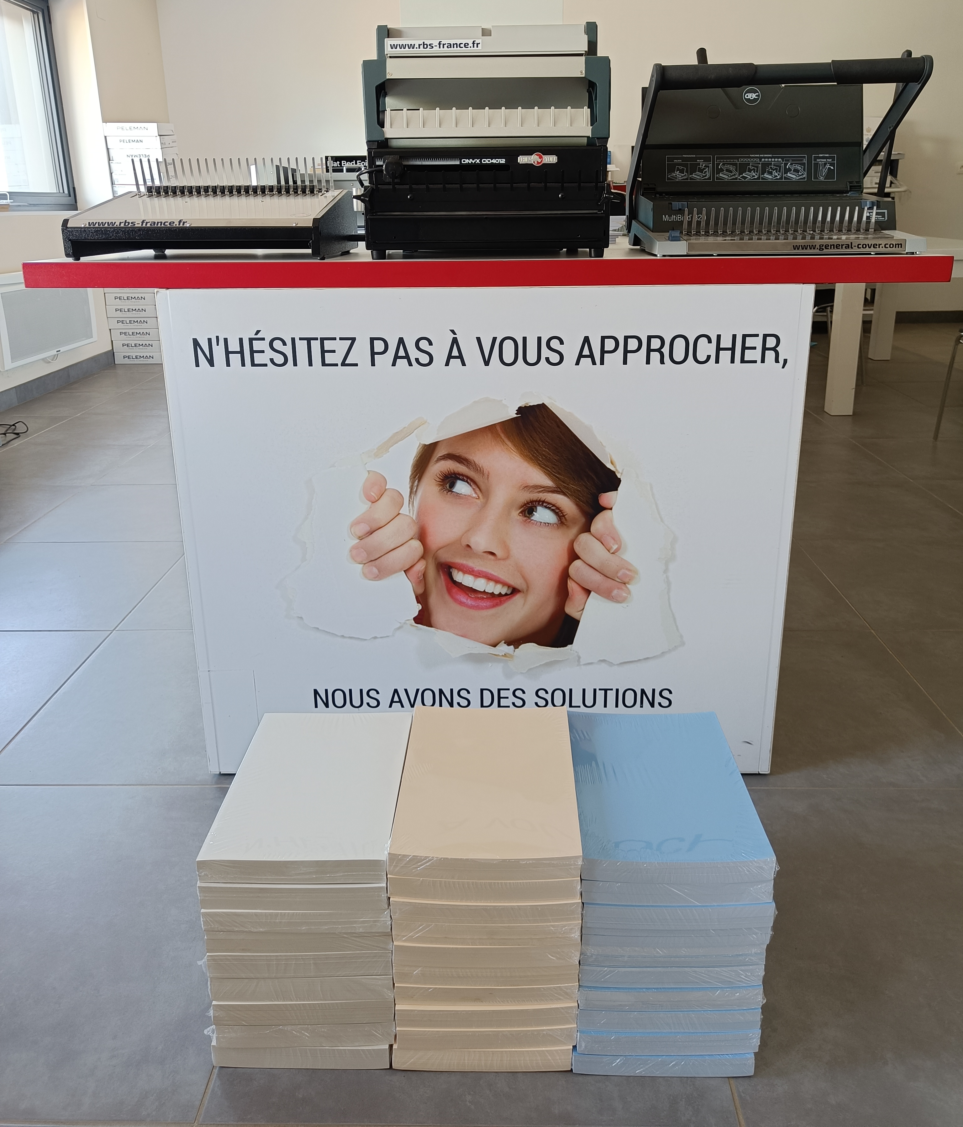 Destockage Papier de création Format A4 de 200 à 350g prix unique 5€